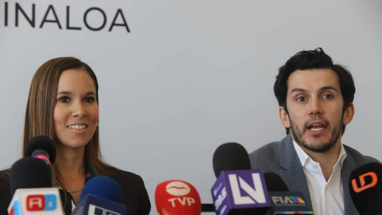 Conferencia en el aeropuerto de Mazatlán sobre nuevas rutas aéreas.