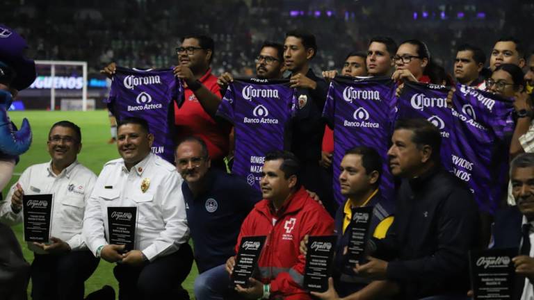 Mazatlán FC reconoce a los héroes que apagaron el incendio del Basurón Municipal