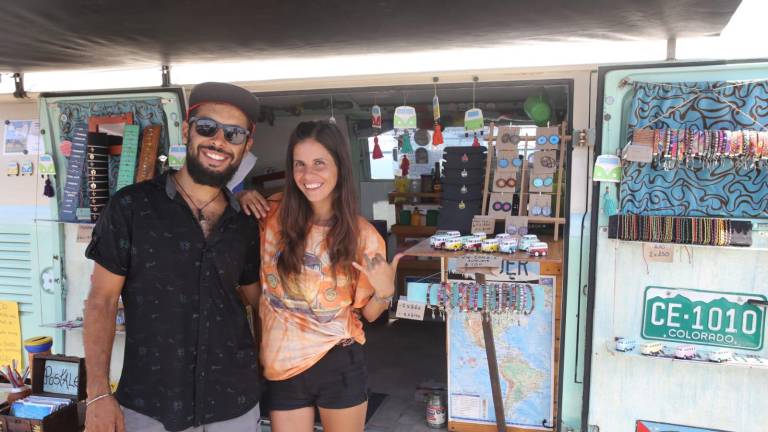 Ariel Mancuso y Soledad Oviedo han viajado en su combi desde el 2015 por toda América.
