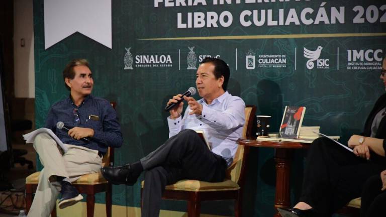 Presenta Joaquín Leyva ‘Crónicas para espantar a los demonios’ en la FIL Culiacán