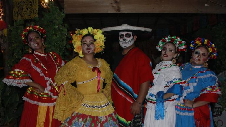 Durante la velada presentaron un baile folclórico titulado ‘La leyenda del charro negro’.