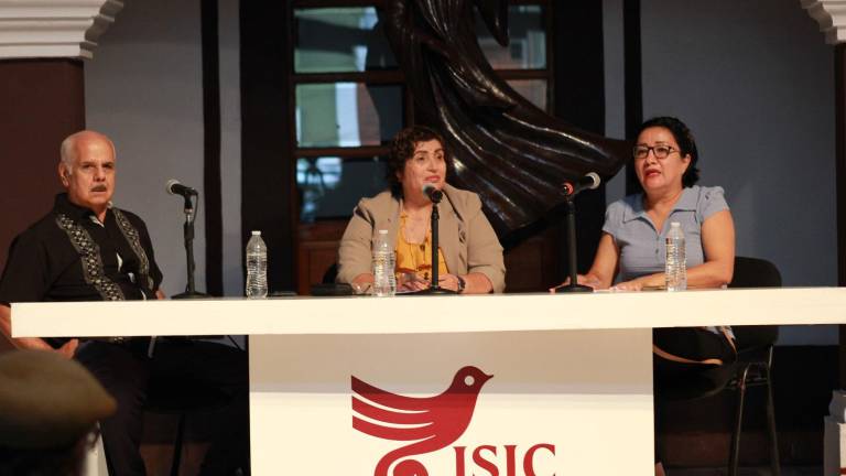 Alejandro Sicairos, Rosy Gámez y Elizabeth Valdez.