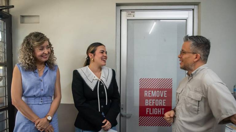 La Alcaldesa Ana Miriam Ramos Villarreal entregó el primero apoyo de Impulso Nafin para el sector aeronáutico.