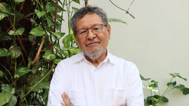 Élmer Mendoza.