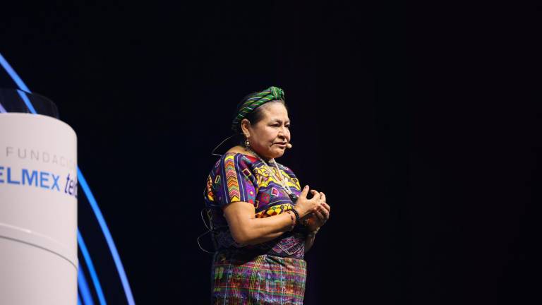Rigoberta Menchú habla sobre la tecnología y jóvenes.