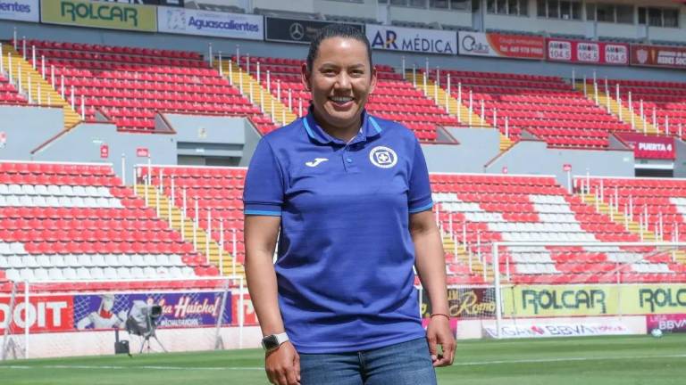 Cecilia Cabrera, entrenadora de Cruz Azul Femenil.