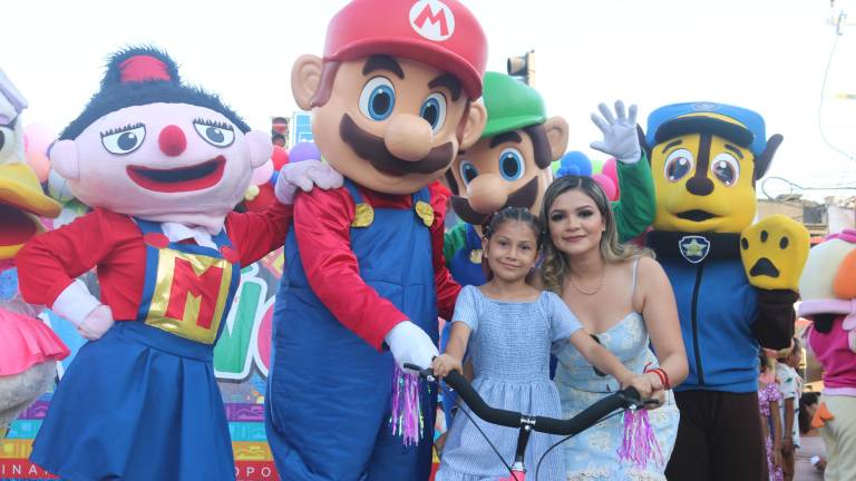 Niños celebraron su día en Escuinapa durante un evento organizado este jueves por el Ayuntamiento.