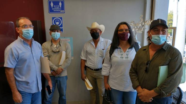 Opositores llegaron a exponer sus argumentos.