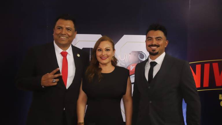 Miguel Ojeda, su esposa Alma Pérez y su hijo Miguel Ojeda Jr., dijeron presente en la Gala de Venados de Mazatlán.
