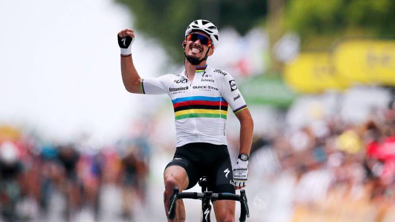 Francés Julian Alaphilippe impone su arcoíris en primera etapa del Tour de Francia
