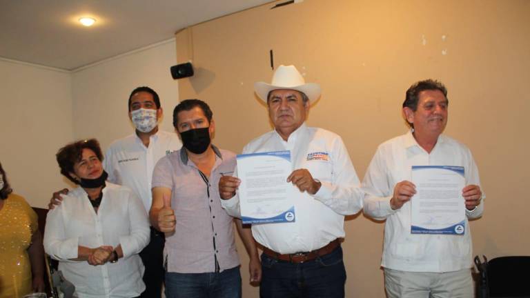 Recibe Faustino Hernández apoyo de Canaco y la Unión de Locatarios del Centro de Culiacán