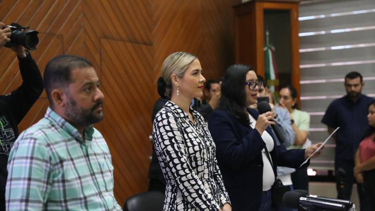 La Alcaldesa Estrella Palacios y la titular del Comité Estatal de Búsqueda de Personas, Karina Elizabeth Márquez, encabezaron la toma de protesta del Comité de Búsqueda de Personas del Municipio de Mazatlán.