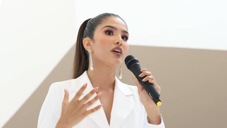 Rodeada de familiares, amigos y miembros de la realeza del Carnaval, Samantha Bastidas compartió detalles de su preparación para Miss Universo México 2026.