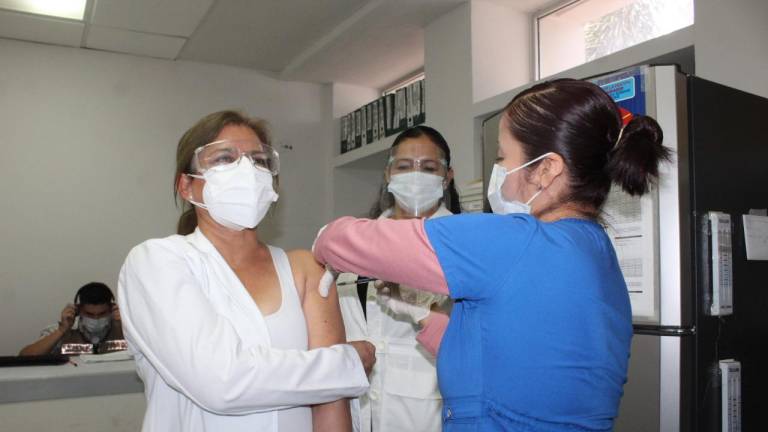 En Guasave, 97% del personal del Hospital General ya está vacunado