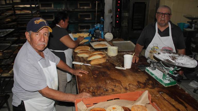 Gildardo y Víctor mantienen viva la tradición que su padre comenzó.
