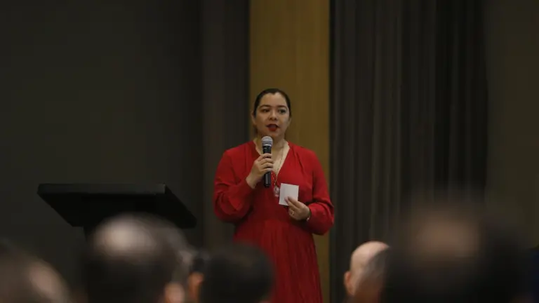 Esther Soto ofrece la charla “Del dolor a la acción”, sobre el movimiento que impulsó la muerte de su hermana en un accidente vial.