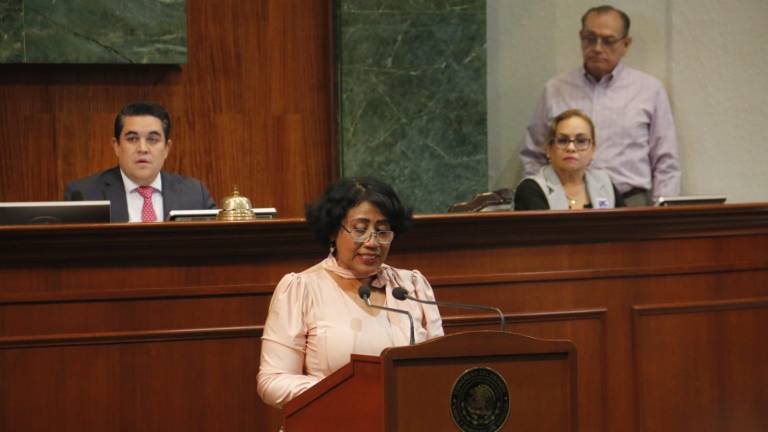 Mónica Armenta Elenes criticó la propuesta de decreto que aprobó la Comisión de Educación, Ciencia y Tecnología.