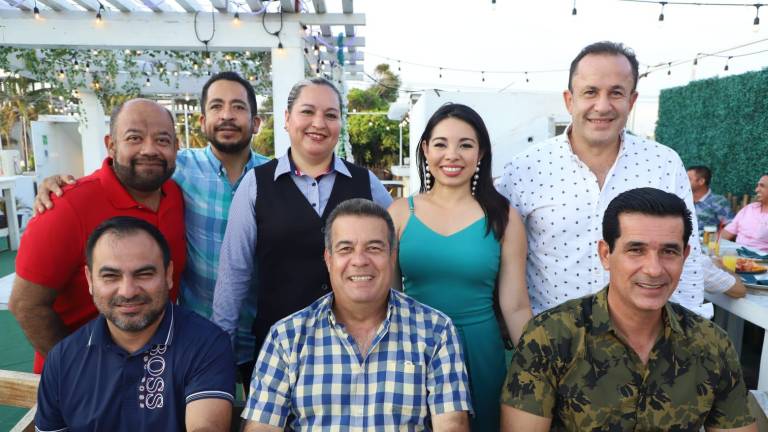 Miguel González, Gabino Moreno, Yolanda Corral, Adriana Morales, Armando Verdugo, César Rodríguez, Mario Reyes y Alfredo Paredes.