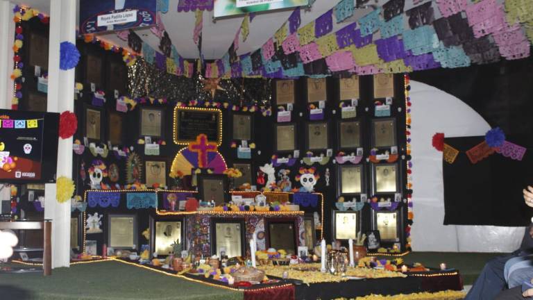 El Altar de Muertos de los Inmortales del Salón de la Fama de Culiacán se mantendrá abierto para quien guste visitarlo.
