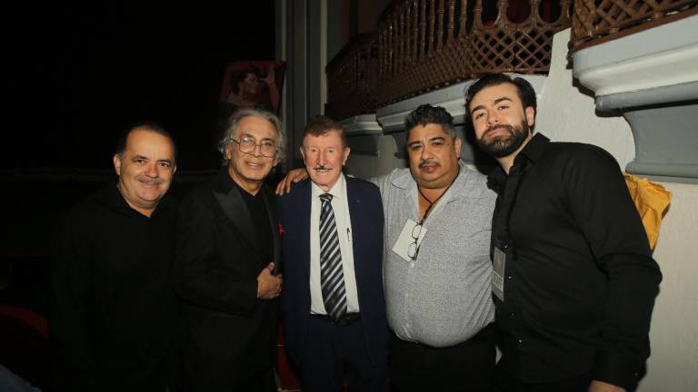 Julio Lizárraga, King Clave, Germán Lizárrága, José Quiroz y Ángel Jiménez en la velada dedicada a Lola Beltrán.