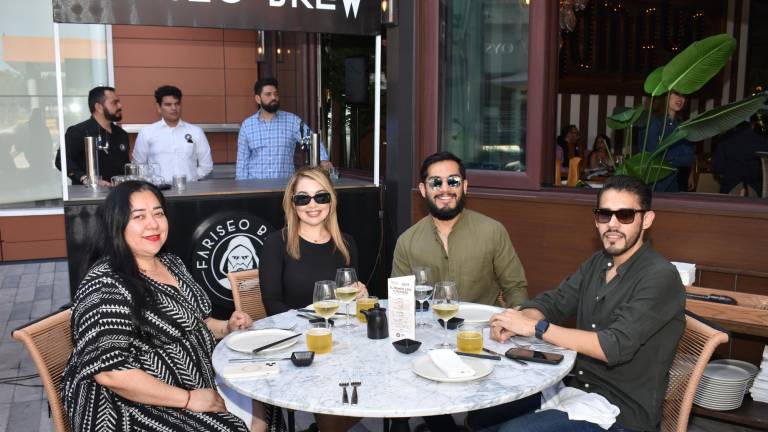 Celebran clientes y amigos el primer aniversario de Humaya Restaurante