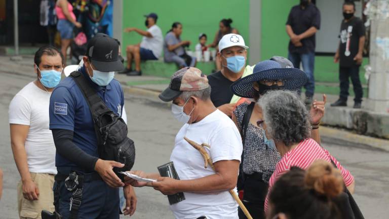 En Mazatlán, en el tianguis de la Juárez ya piden el certificado de vacunación