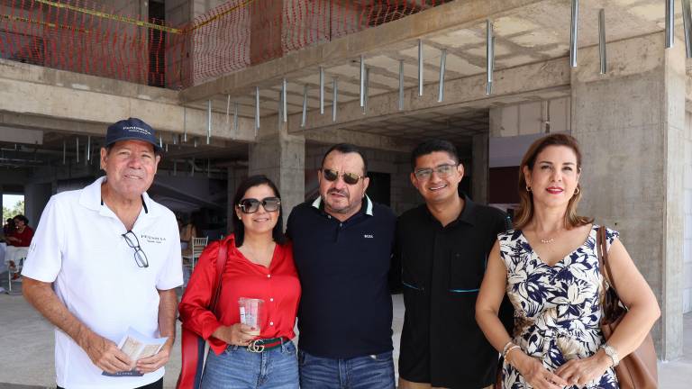 Henry Zapata, Rocío Rentería, Juan Zataráin, Juan Zataráin Rentería y Cristina Velarde.