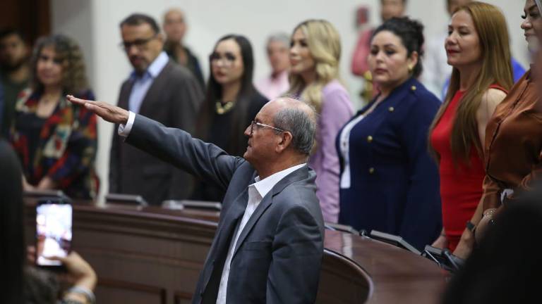 Lauro Gallardo rinde protesta como Diputado local en sustitución de Bernardino Antelo Esper.