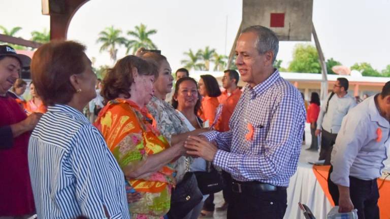 Gerardo Vargas Landeros y otras autoridades acudieron al Ejido 1 de Mayo para instalar la Mesa de Diálogo y Paz en pro de la Seguridad de Mujeres de Ahome.
