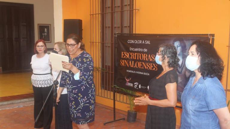 Se reúnen escritoras sinaloenses en Mazatlán