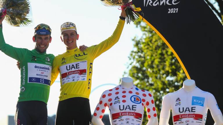 Tadej Pogacar (der.) es bicampeón del Tour de Francia; Mark Cavendish (izq.) gana la clasificación por Puntos.