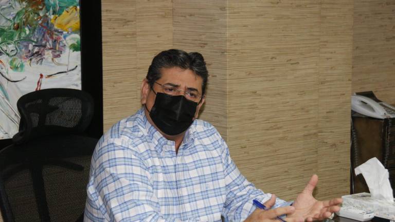 Luis Alberto de la Vega Armenta, Secretario de Admnistración y Finanzas.