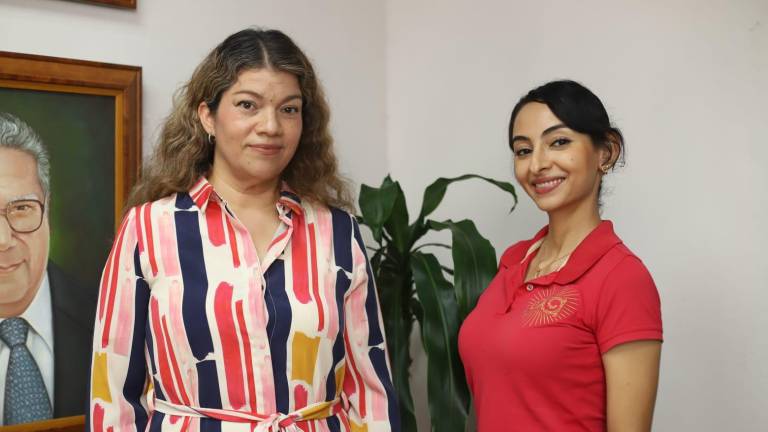 Fandis Núñez Díaz y Heidy Urtusuástegui Espinoza pertenecen al Colectivo Arte Once, que organiza el evento en honor al profesor Jesús Valenzuela.