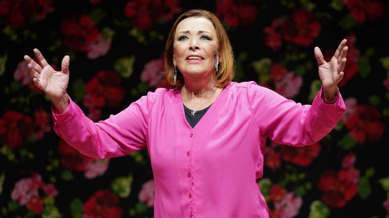 Sylvia Pasquel invita a disfrutar de la obra No soy feliz, pero tengo marido.