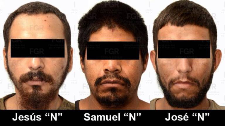 Elementos de la Defensa aseguraron fusiles, cartuchos y cargadores tras la detención de tres hombres en Escuinapa.