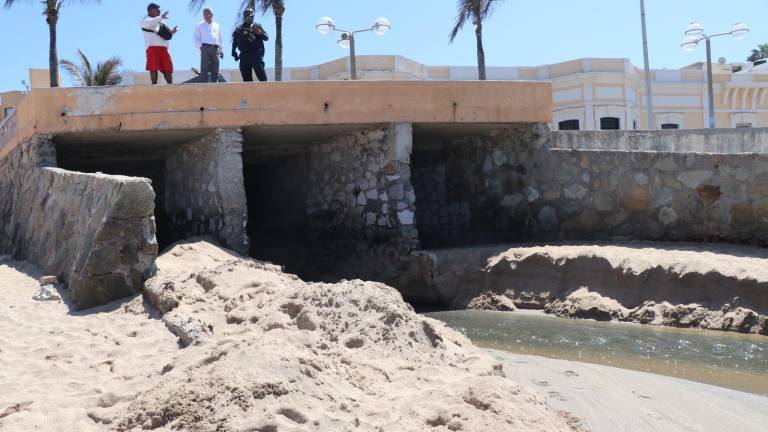 Se trata de un dren subterráneo que capta aguas pluviales del Viejo Mazatlán y corre a lo largo de varias calles hasta llegar a Olas Altas.