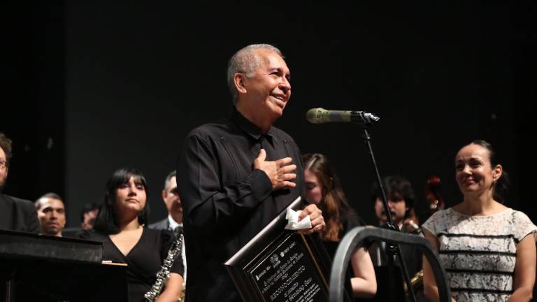 El maestro Baltazar Hernández Cano recibió un homenaje en reconocimiento, para despedirlo de la Banda Sinfónica Juvenil, tras su jubilación.