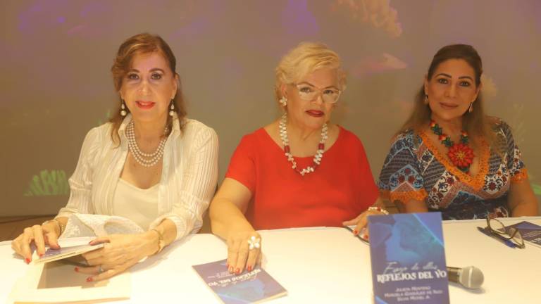 Marcela González de Rico, Julieta Montero y Silvia Michel Acosta presentaron su libro “Espejo de ellas, reflejos del yo”.