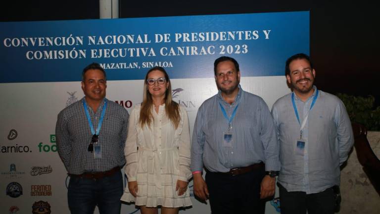 Érick Mandujano, Elisa Haro, Germán González y Ricardo Velarde.