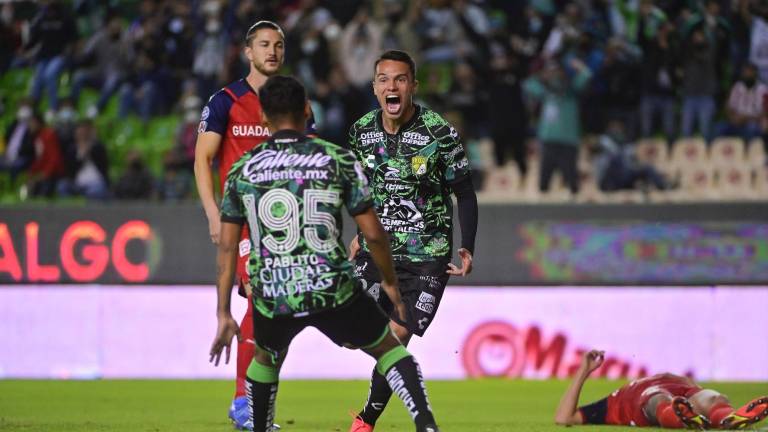 León ruge de último minuto ante las Chivas