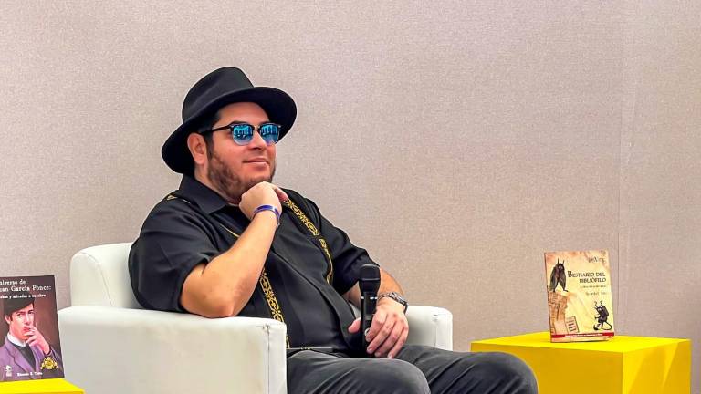 Ricardo E. Tatto presentó su libro ‘Bestiario del Bibliófilo’.