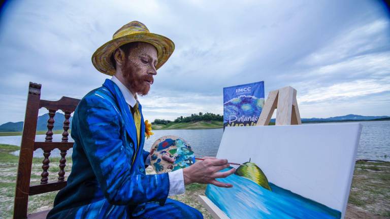 Un artista se caracterizó como Vincent Van Gogh para el concurso del Instituto Municipal de Cultura.