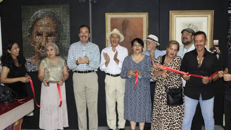 Artistas e invitados especiales acuden a la muestra Etapas y Maestros del Arte.