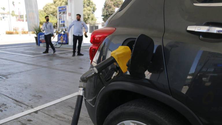 Hay escasez de gasolina en la frontera norte de México: Hacienda