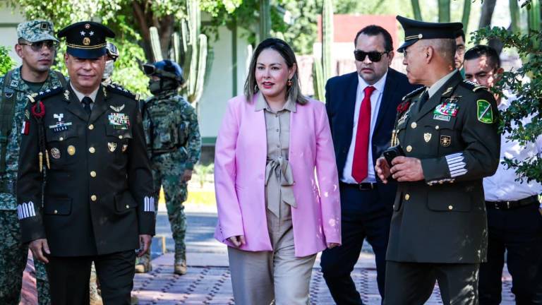 La Gobernadora de Sinaloa Yeraldine Bonilla Valverde llegando a la ceremonia de cambio de mando en la Novena Zona Militar.