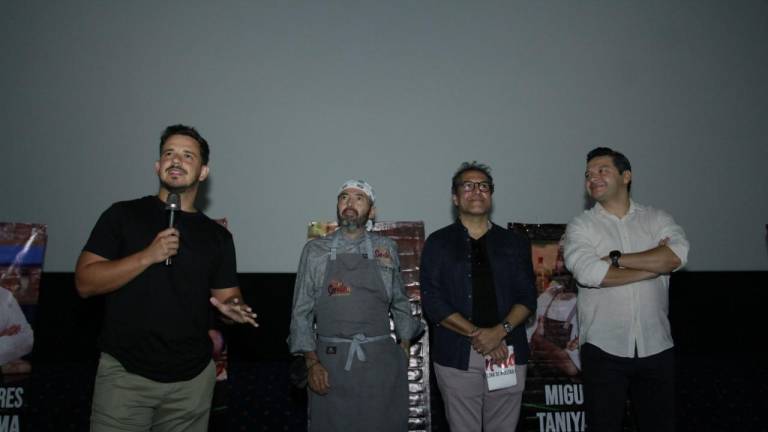 Isaac Aranguré, Miguel Taniyama, Luis Osuna Vidaurri y Adrián López Ortiz, durante la presentación en Cinépolis Culiacán.