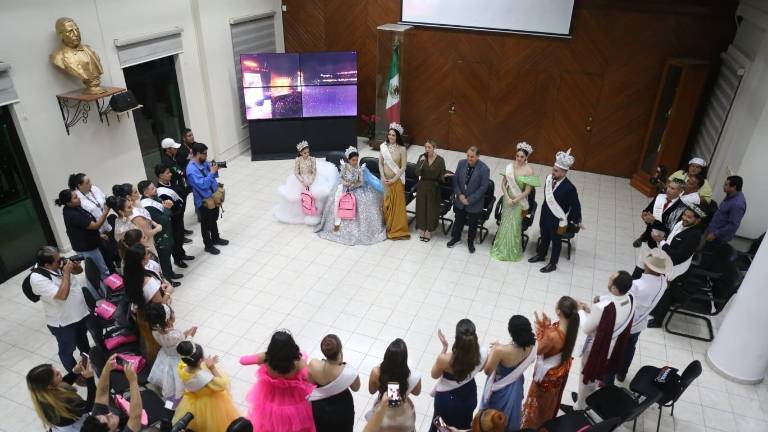 La Alcaldesa Estrella Palacios recibió en la Sala de Cabildo a las y los aspirantes a los reinados del Carnaval Internacional Mazatlán 2026.