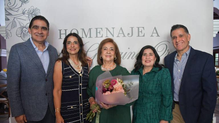 Rinde AMMJE homenaje a la empresaria y socia fundadora Martha Georgina Orozco