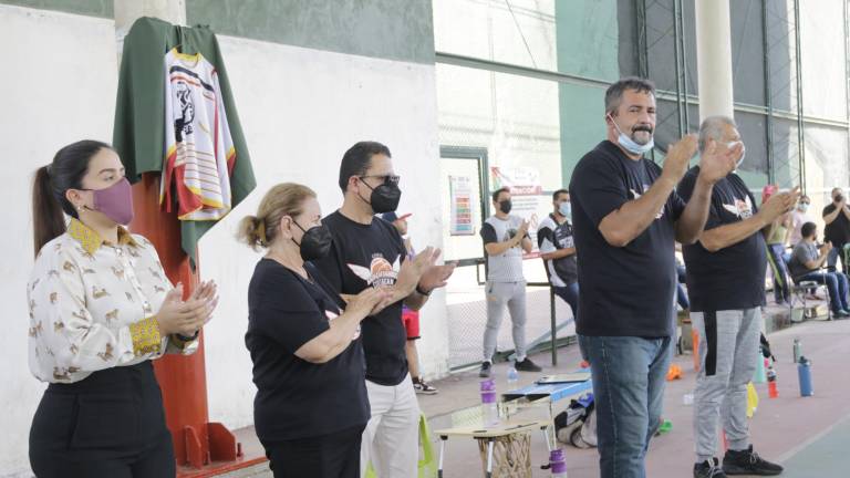 Familiares y directivos del deporte acudieron al homenaje.