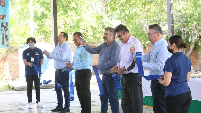 Grupo Petroil puso en marcha el Plan Integral para la Prevención y Bienestar Emocional del Adolescente, aquí en el corte del listón inaugural.